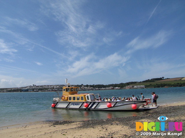 SX07484 Ferry between Padstow and Rock